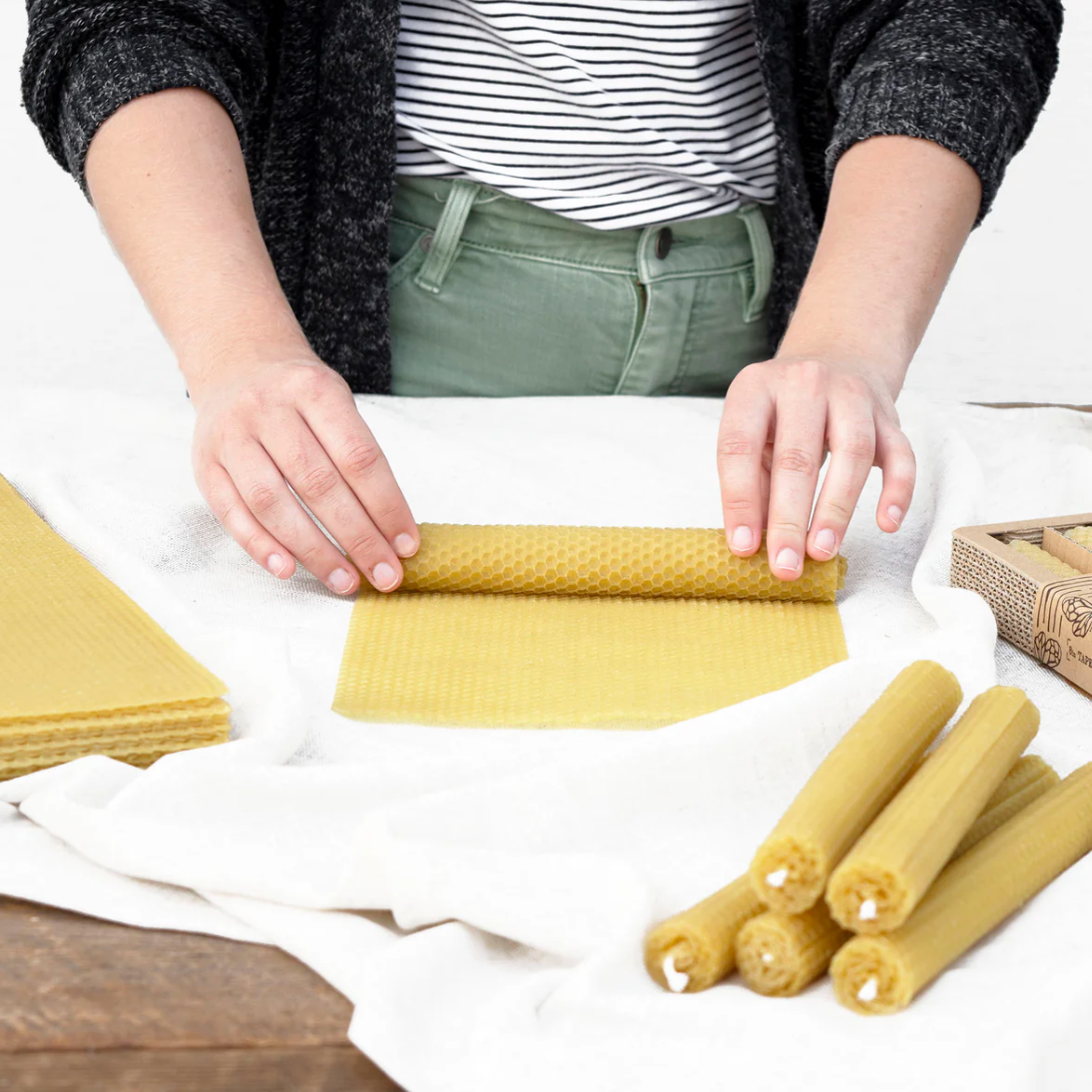 Beeswax_Taper_Candle.png