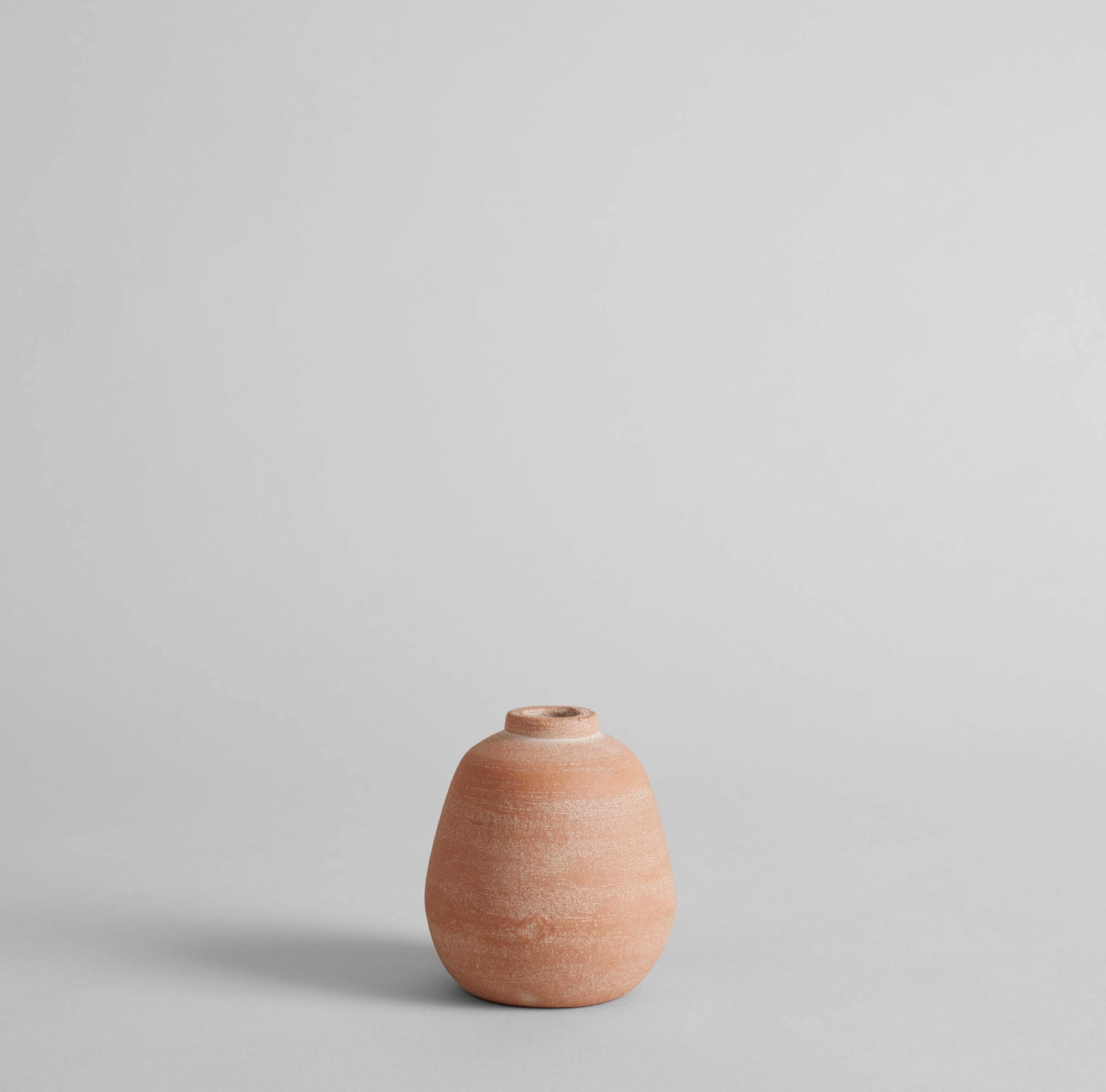 whitewash_bud_vase.png
